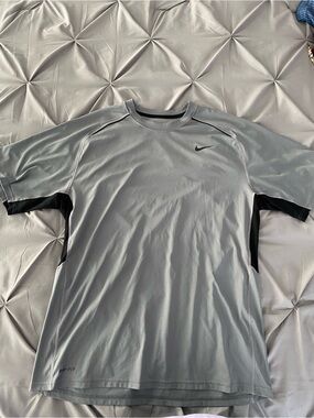 Men’s Nike Dri-FIT Gray Athletic Tee with Black Accents Size XL